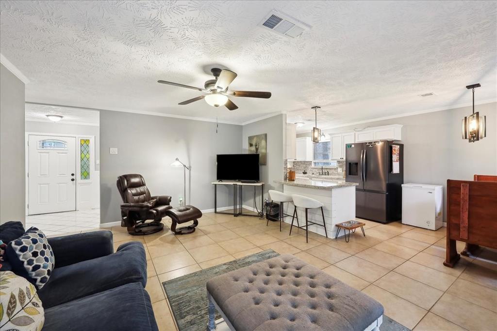 1845 King Arthur Court, Pinehurst, Texas image 8