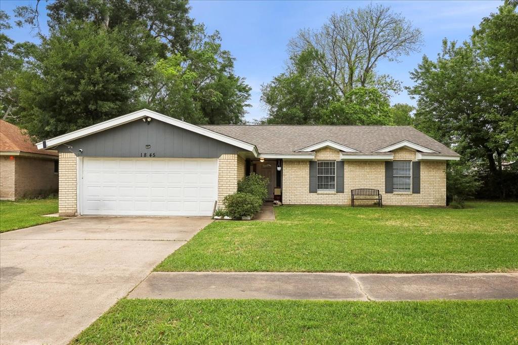 1845 King Arthur Court, Pinehurst, Texas image 1