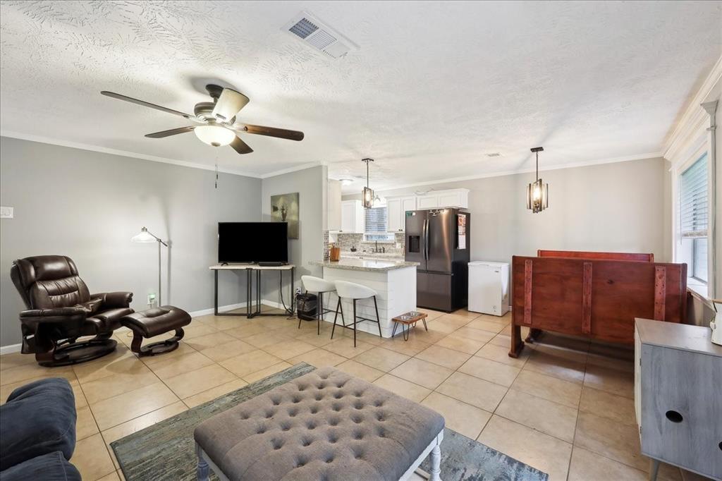 1845 King Arthur Court, Pinehurst, Texas image 9
