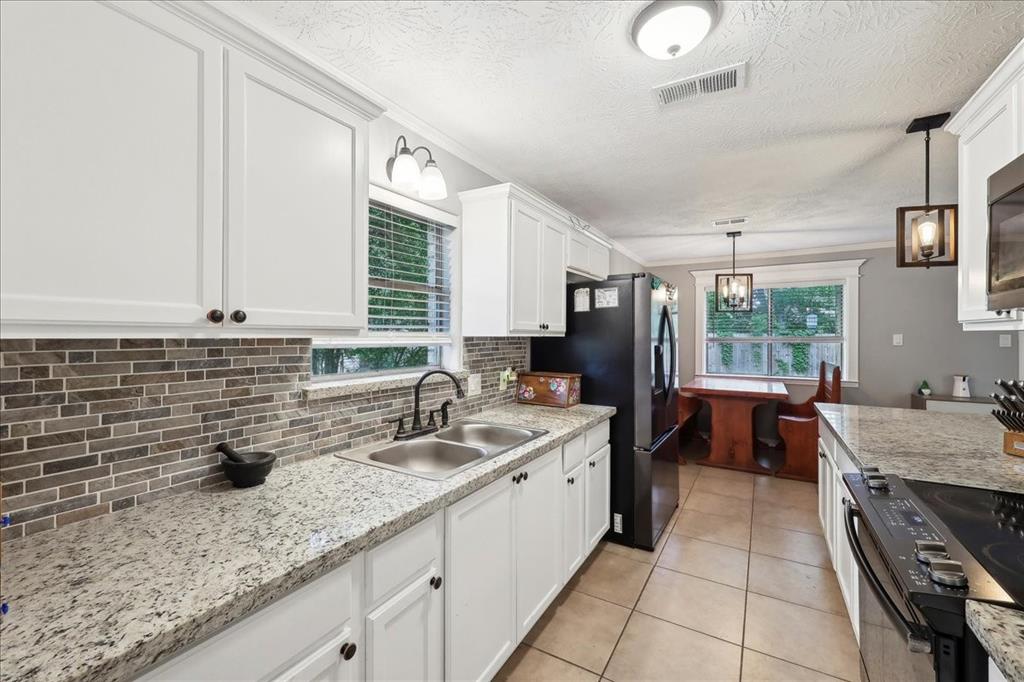 1845 King Arthur Court, Pinehurst, Texas image 15