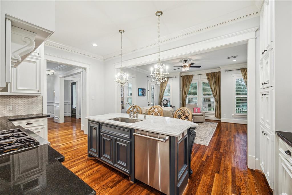 300 E 26th Street, Houston, Texas image 3