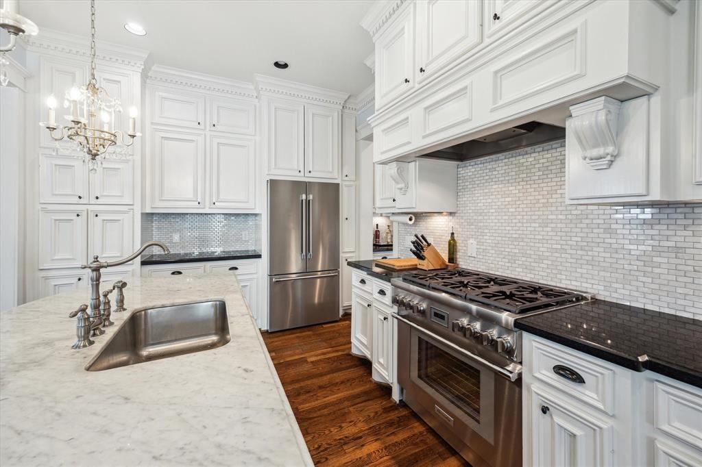 300 E 26th Street, Houston, Texas image 8