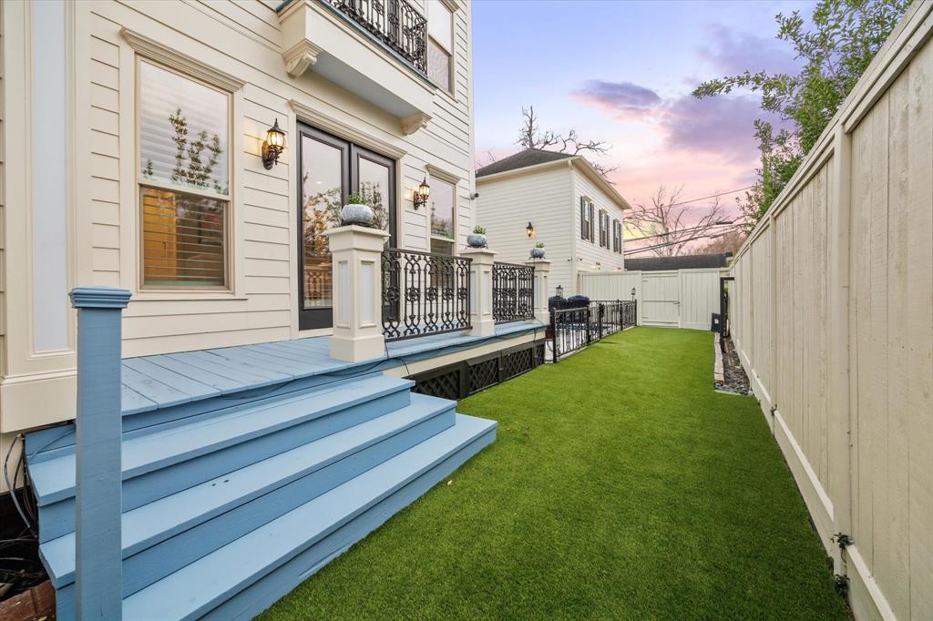 300 E 26th Street, Houston, Texas image 17