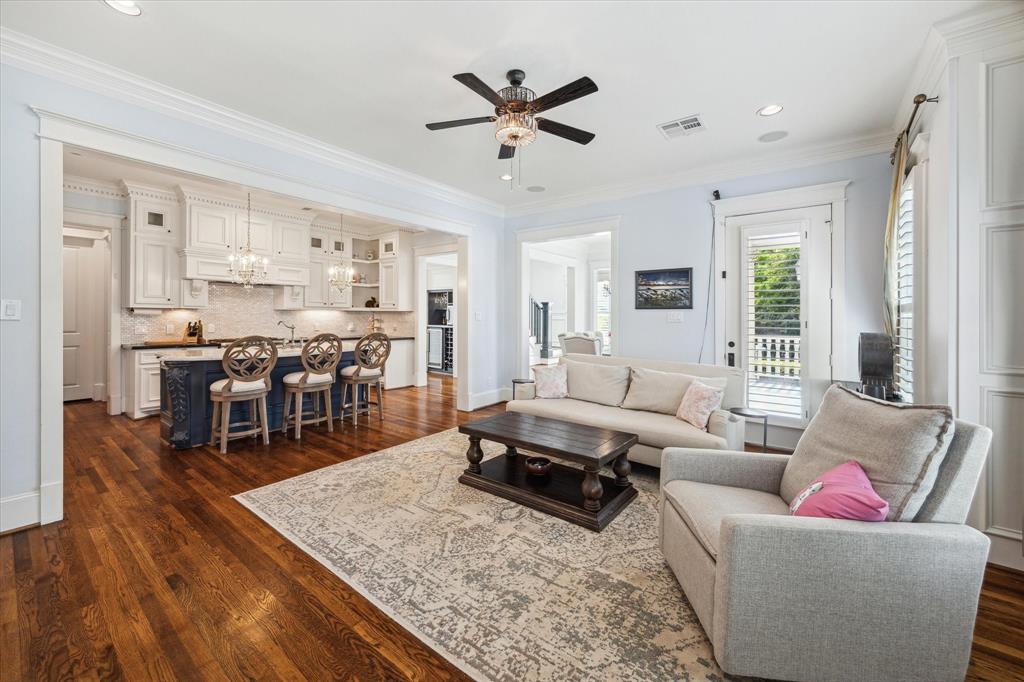 300 E 26th Street, Houston, Texas image 4