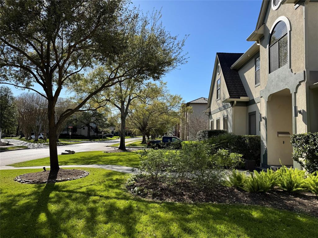 4812 Braeburn Drive, Bellaire, Texas image 2