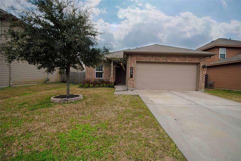 Single Family Residence in Baytown TX 7019 Hazelnut Lane.jpg