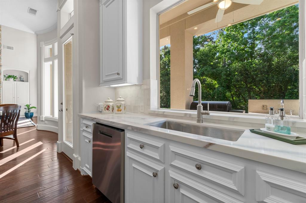 91 N Hunters Crossing Circle, The Woodlands, Texas image 16