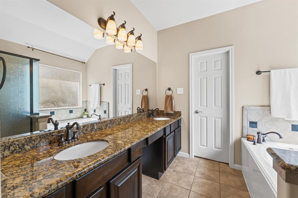 406 Oak Stream Drive, Conroe, Texas image 24