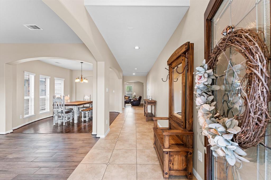 406 Oak Stream Drive, Conroe, Texas image 4