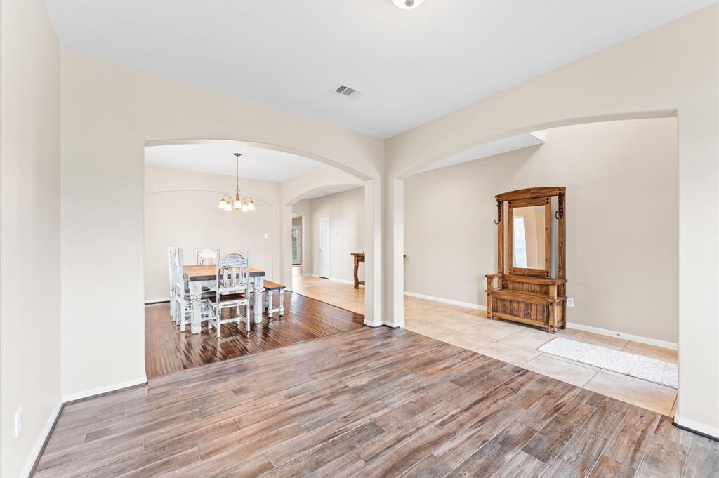 406 Oak Stream Drive, Conroe, Texas image 10