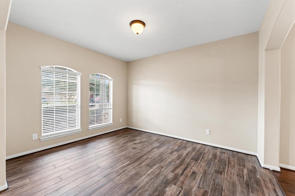 406 Oak Stream Drive, Conroe, Texas image 9