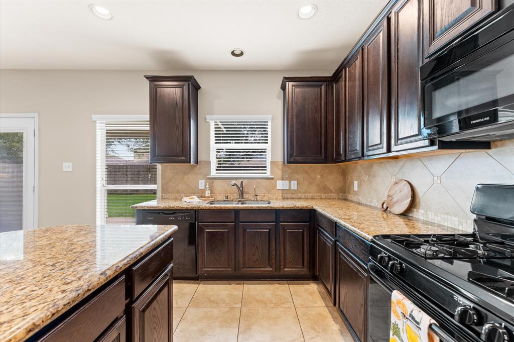 406 Oak Stream Drive, Conroe, Texas image 16