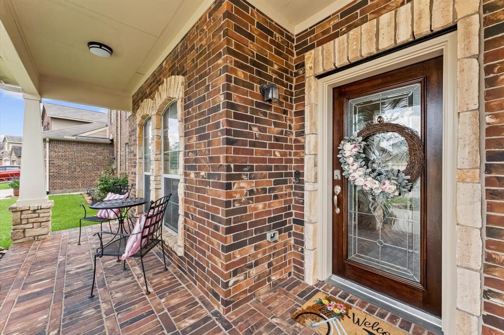 406 Oak Stream Drive, Conroe, Texas image 2