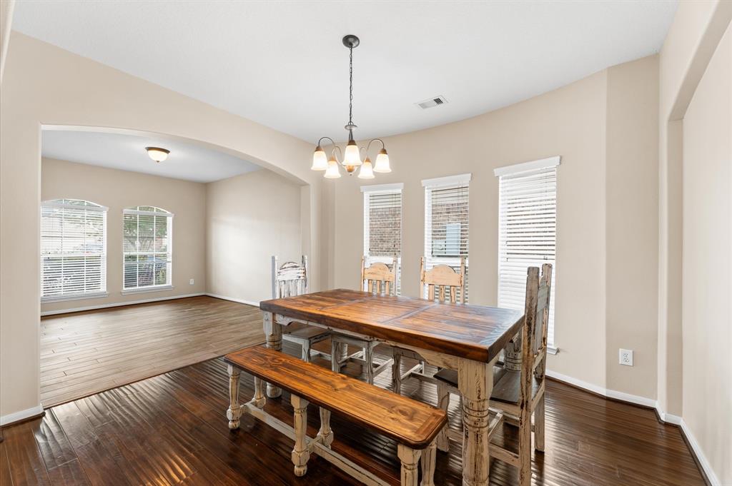 406 Oak Stream Drive, Conroe, Texas image 8