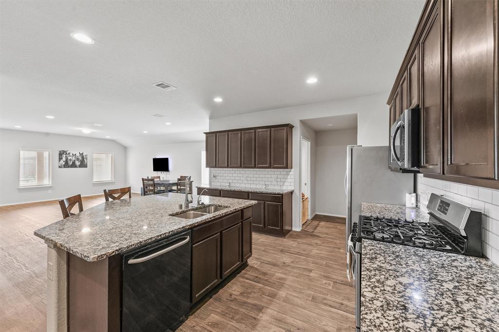 707 Acacia Park Lane, Rosharon, Texas image 4