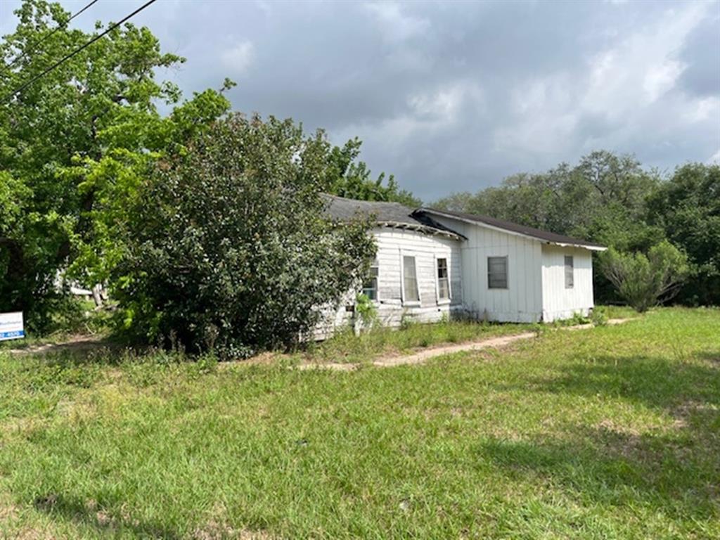 414 E Davitt Street, Eagle Lake, Texas image 3
