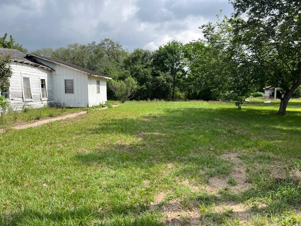 414 E Davitt Street, Eagle Lake, Texas image 2