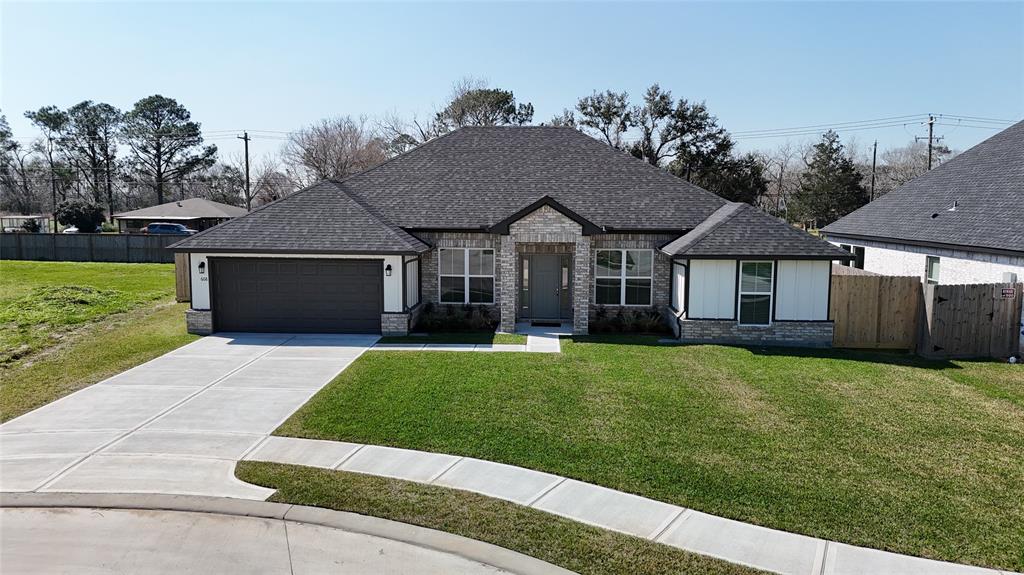 608 Greystone Lane, Angleton, Texas image 1