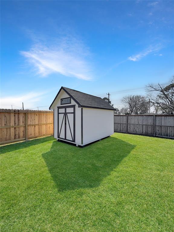 608 Greystone Lane, Angleton, Texas image 10