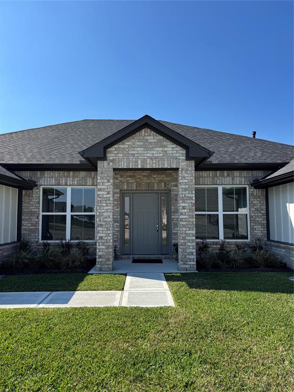 608 Greystone Lane, Angleton, Texas image 2