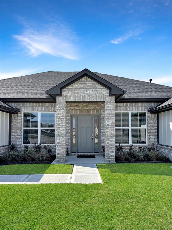 608 Greystone Lane, Angleton, Texas image 3