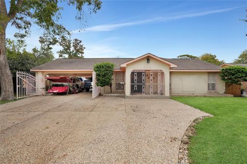 Single Family Residence in Houston TX 7018 Cole Creek Drive.jpg