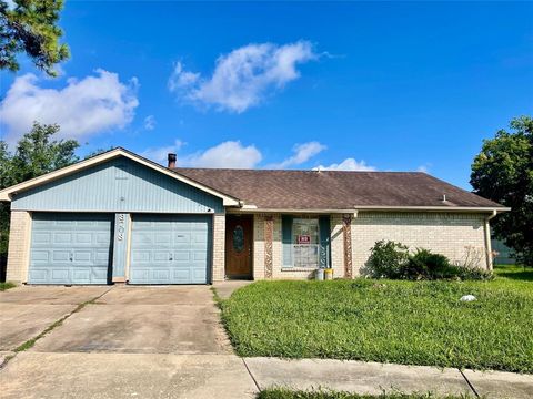 Photo of 8703 Ashwyne Lane, La Porte, TX 77571 (MLS # 59369119)