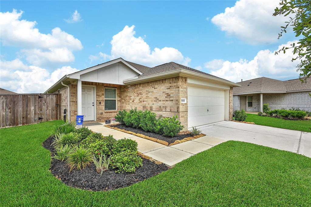 5003 Stratton Lane, Rosharon, Texas image 2