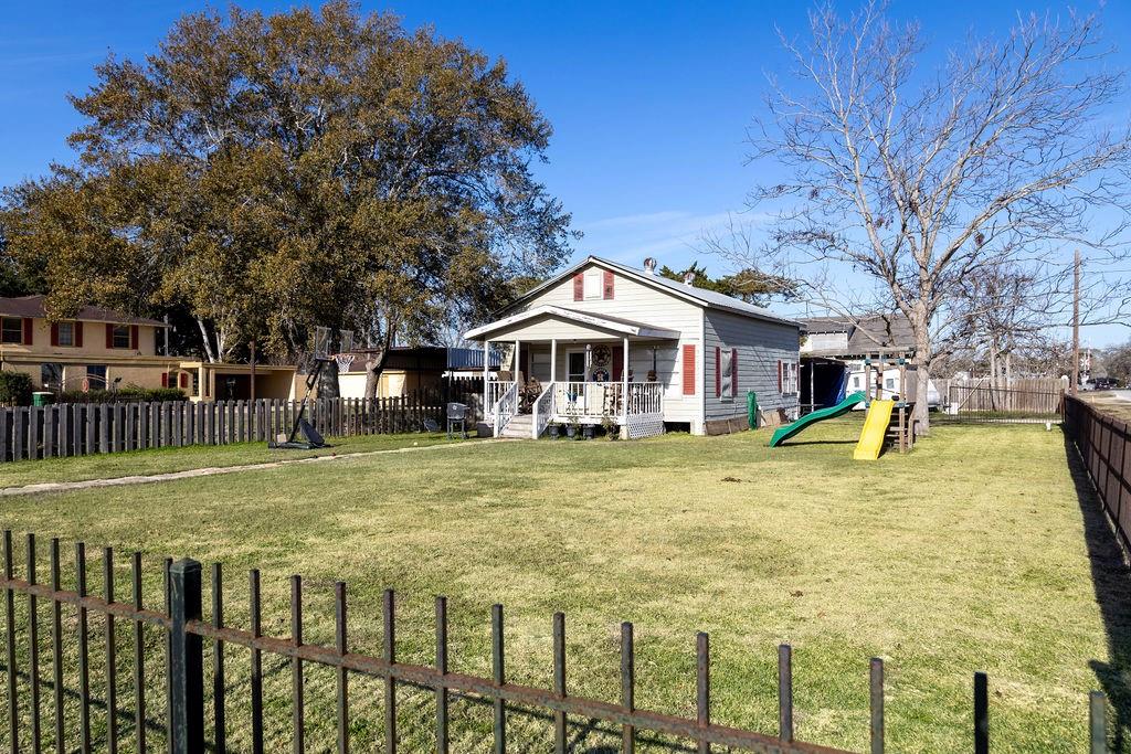 208 West Putnum Avenue, Ganado, Texas image 31