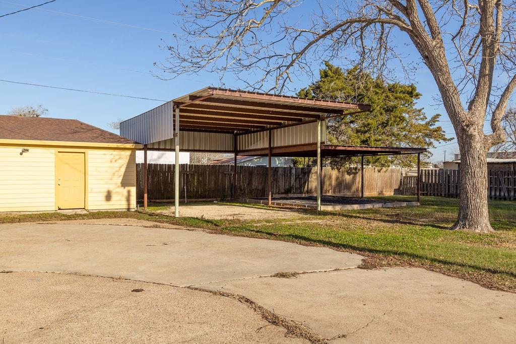 208 West Putnum Avenue, Ganado, Texas image 25