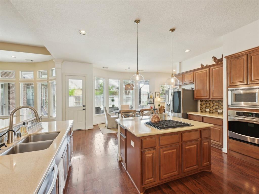 2437 Mountain Falls Court, Friendswood, Texas image 18