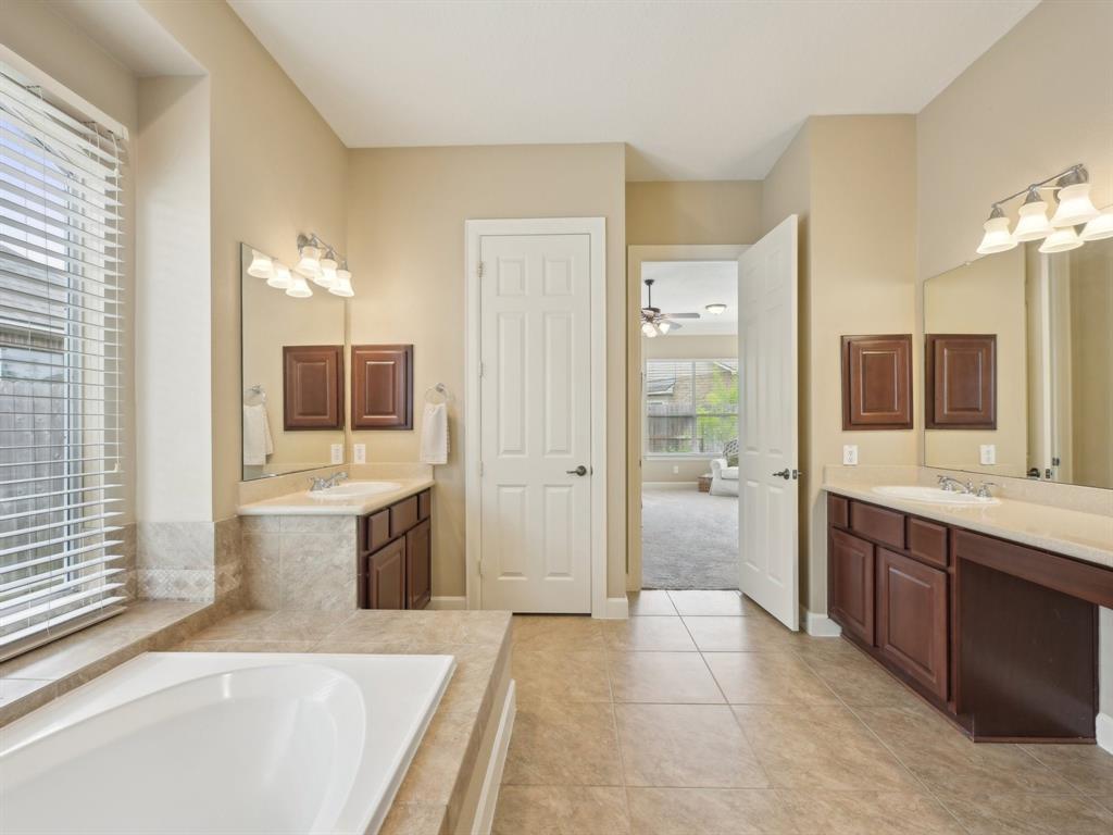 2437 Mountain Falls Court, Friendswood, Texas image 32