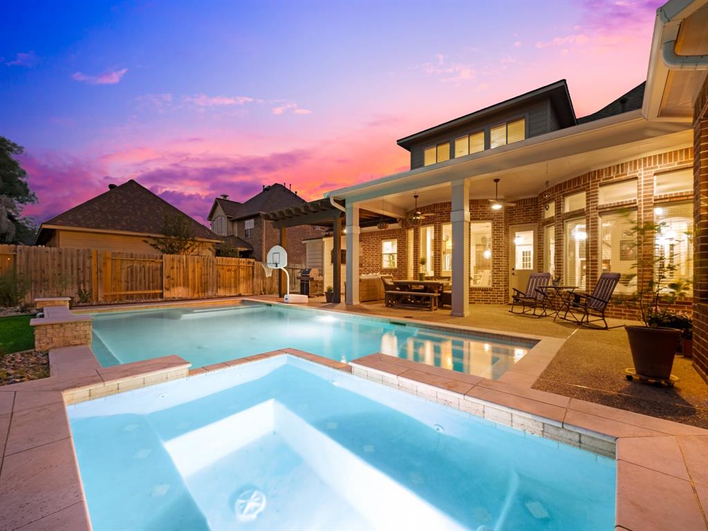 2437 Mountain Falls Court, Friendswood, Texas image 1