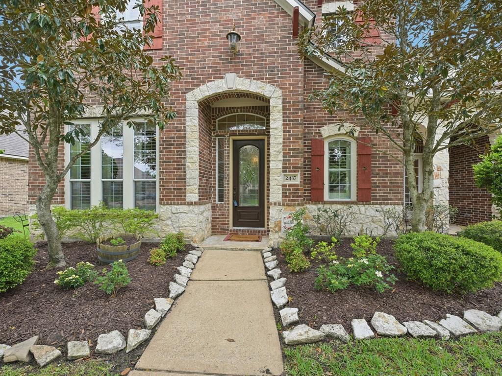 2437 Mountain Falls Court, Friendswood, Texas image 4