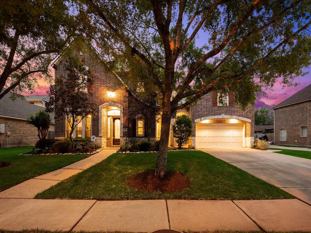 2437 Mountain Falls Court, Friendswood, Texas image 2