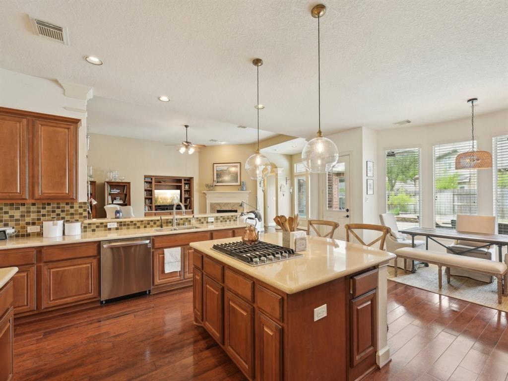 2437 Mountain Falls Court, Friendswood, Texas image 19