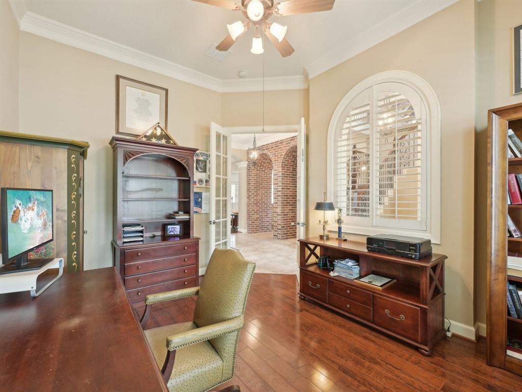 2437 Mountain Falls Court, Friendswood, Texas image 9