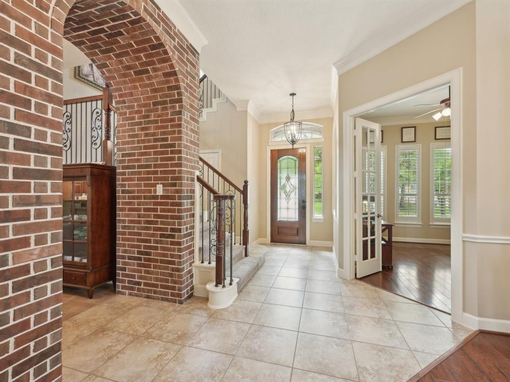 2437 Mountain Falls Court, Friendswood, Texas image 5