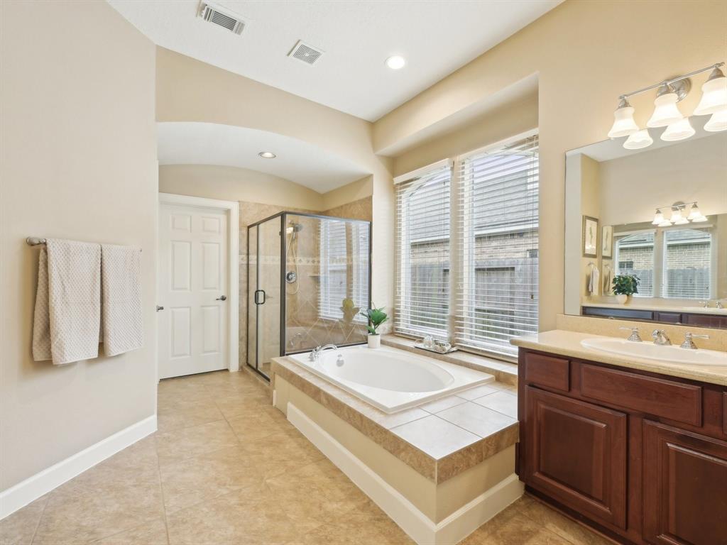 2437 Mountain Falls Court, Friendswood, Texas image 31
