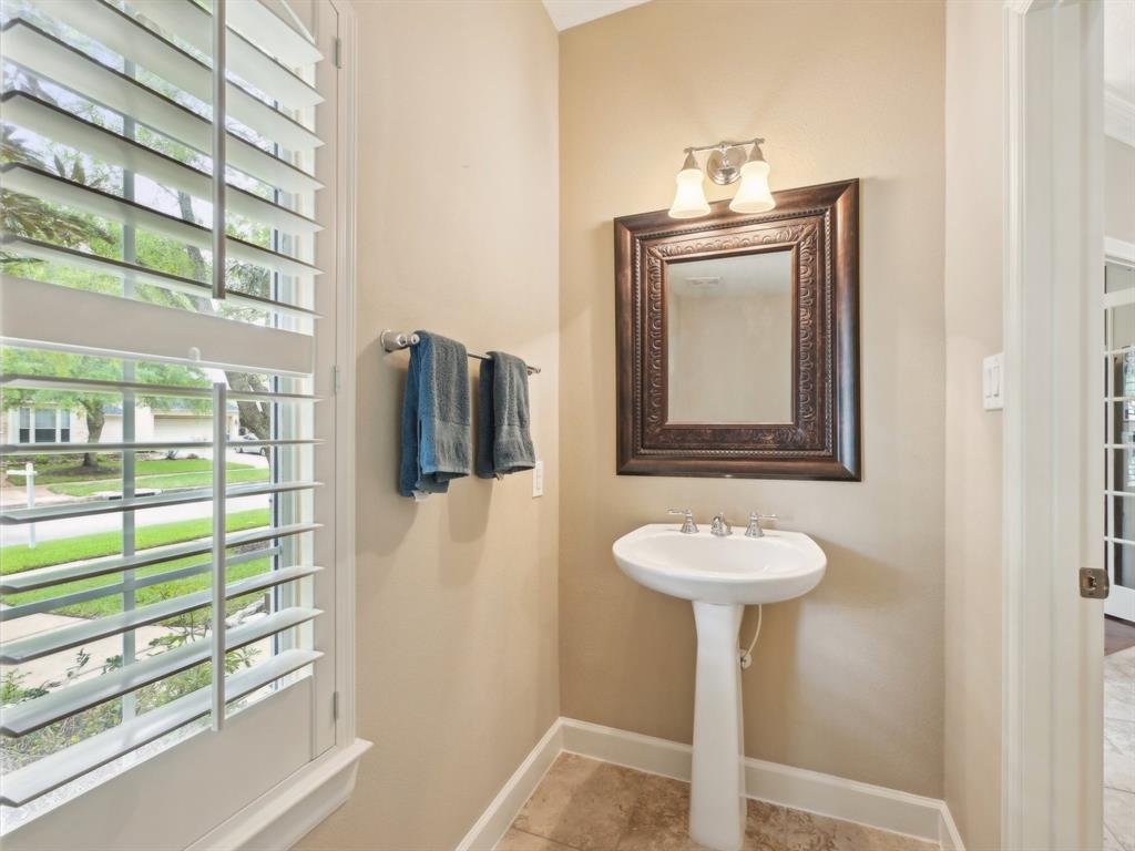 2437 Mountain Falls Court, Friendswood, Texas image 12