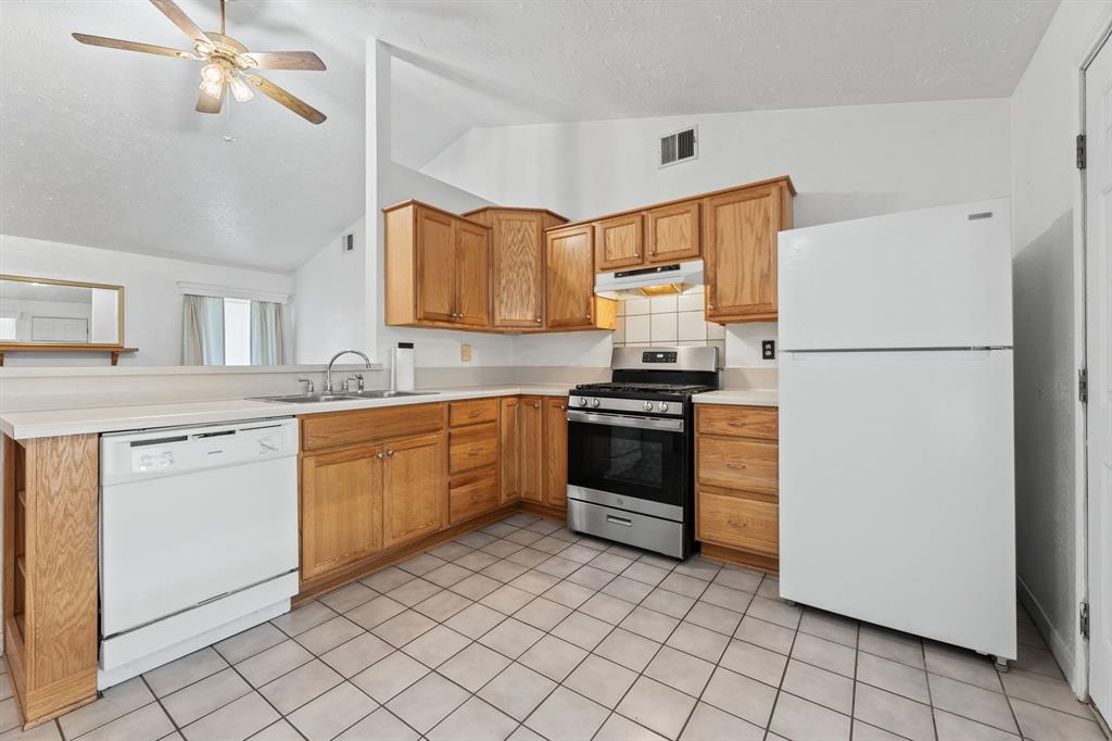 22526 August Leaf Drive, Tomball, Texas image 11