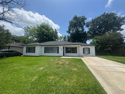 Photo of 1206 Houston Avenue, Pasadena, TX 77502 (MLS # 10116082) Photo of 1206 Houston Avenue, Pasadena, TX 77502 (MLS # 10116082)
