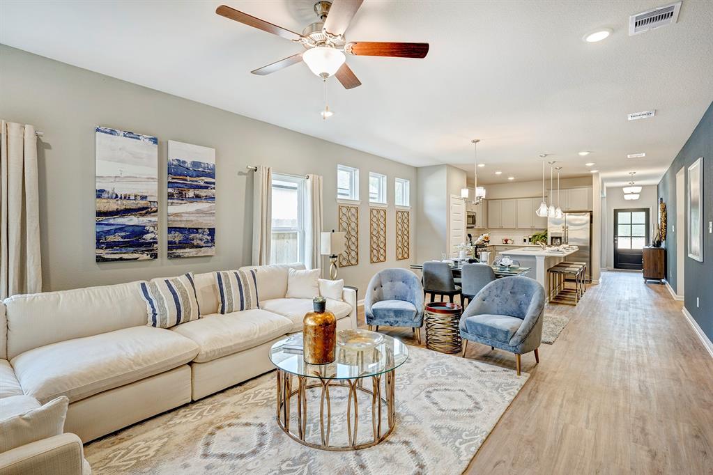 759 Red Mulberry Street, La Marque, Texas image 3