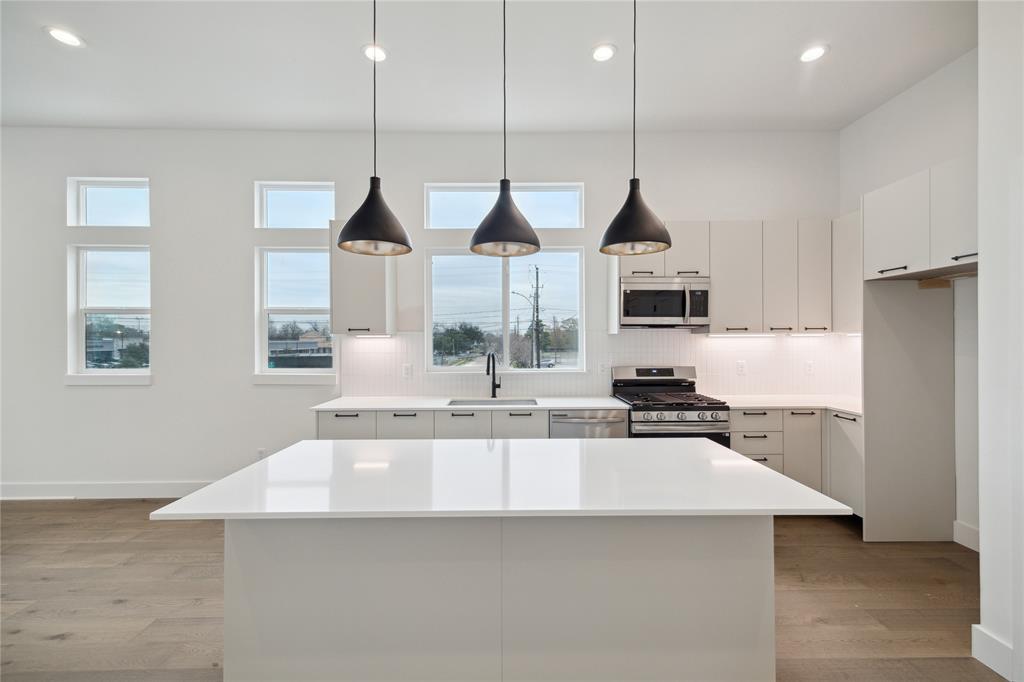 303E Marcella Street, Houston, Texas image 1