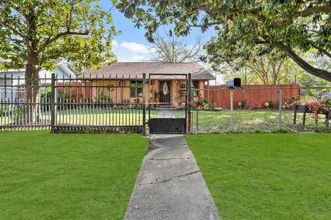 A home in South Houston