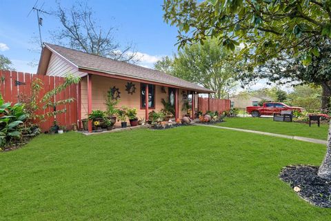 A home in South Houston