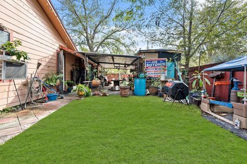 A home in South Houston