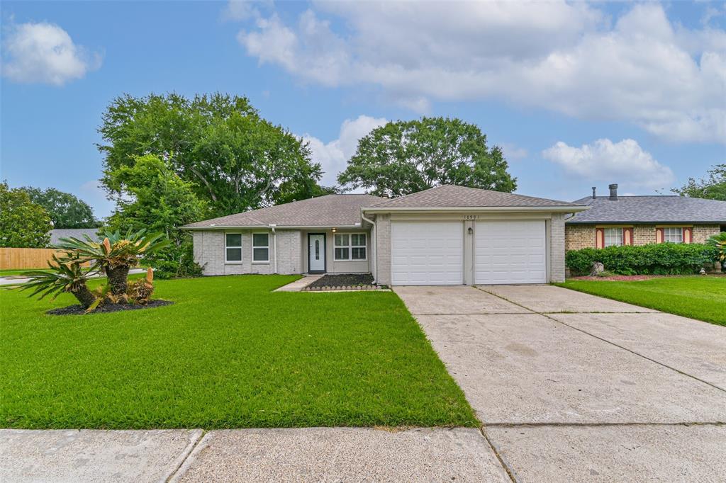 10901 Mesquite Drive, La Porte, Texas image 1