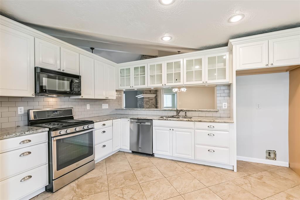 10901 Mesquite Drive, La Porte, Texas image 10