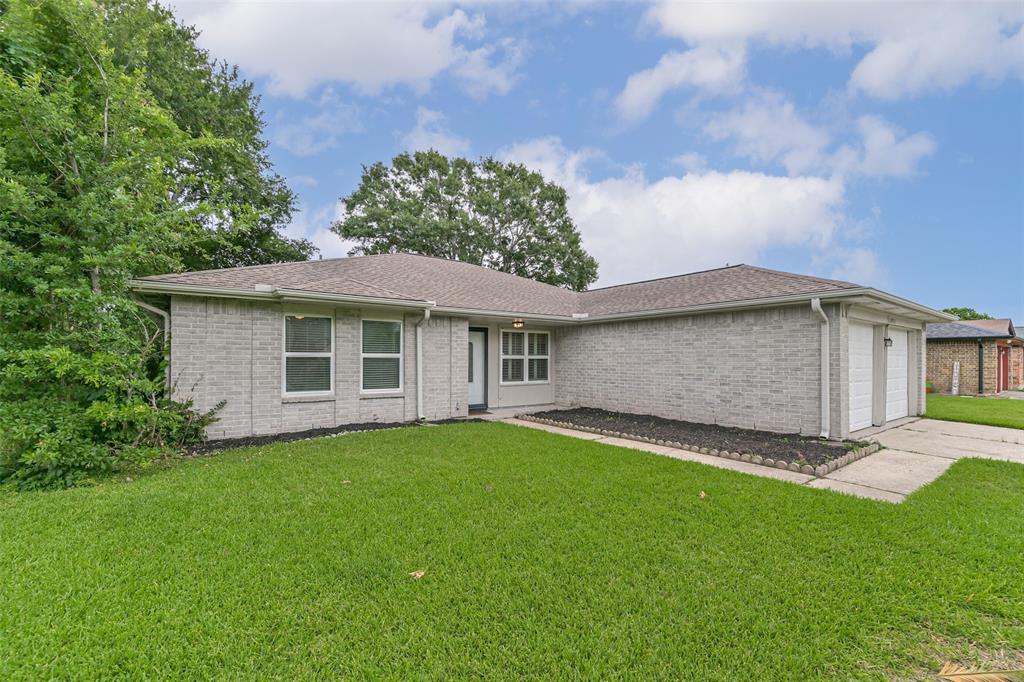 10901 Mesquite Drive, La Porte, Texas image 3